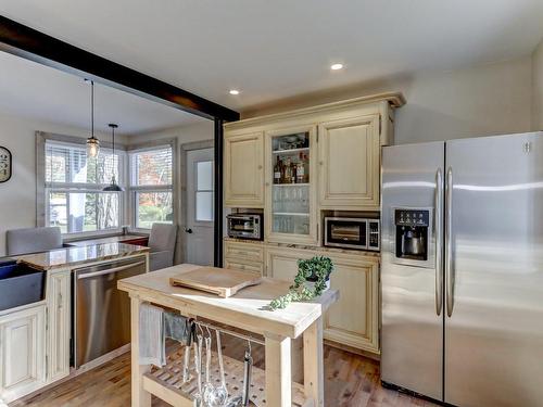 Cuisine - 445 Ch. Du Lac-Bleu, Saint-Hippolyte, QC - Indoor Photo Showing Kitchen