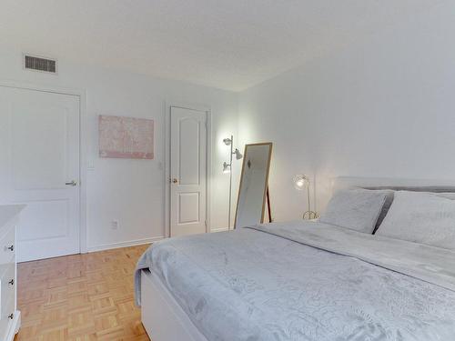 Master bedroom - 401-7640 Rue Du Mans, Montréal (Saint-Léonard), QC - Indoor Photo Showing Bedroom