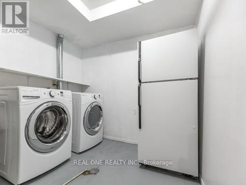 3145 Coldstream Road, Mississauga, ON - Indoor Photo Showing Laundry Room