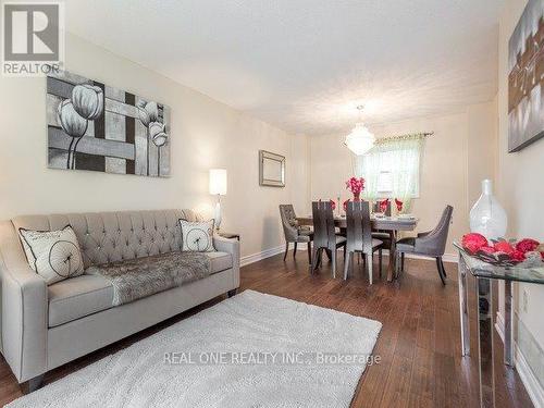 3145 Coldstream Road, Mississauga, ON - Indoor Photo Showing Living Room