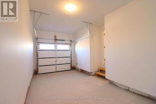 23 Steer Road, Erin, ON - Indoor Photo Showing Garage