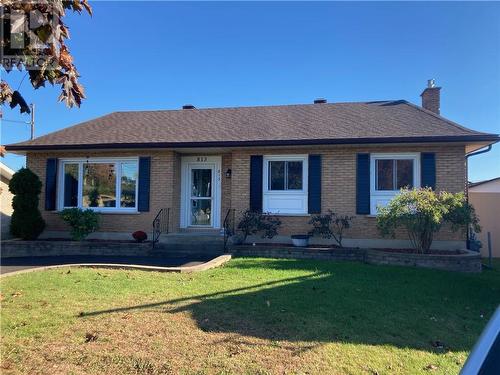 813 Haldimand Crescent, Cornwall, ON - Outdoor With Facade