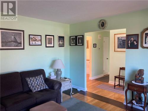 813 Haldimand Crescent, Cornwall, ON - Indoor Photo Showing Living Room