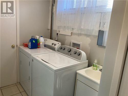 813 Haldimand Crescent, Cornwall, ON - Indoor Photo Showing Laundry Room