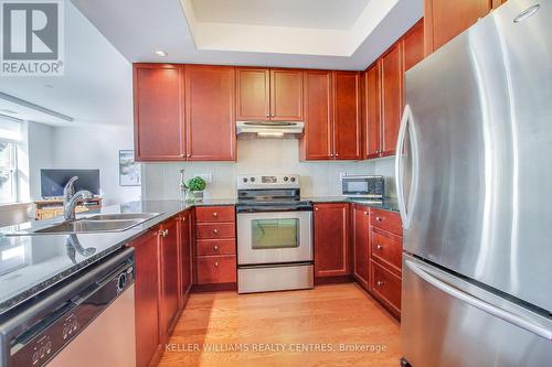 206 - 10 Ashton Road, Newmarket, ON - Indoor Photo Showing Kitchen With Double Sink