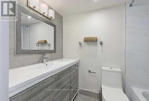 903 - 530 Lolita Gardens, Mississauga, ON - Indoor Photo Showing Bathroom