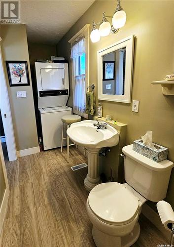 219 21St Street W, Prince Albert, SK - Indoor Photo Showing Bathroom