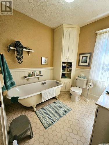 219 21St Street W, Prince Albert, SK - Indoor Photo Showing Bathroom