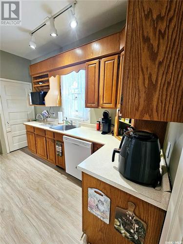 219 21St Street W, Prince Albert, SK - Indoor Photo Showing Kitchen