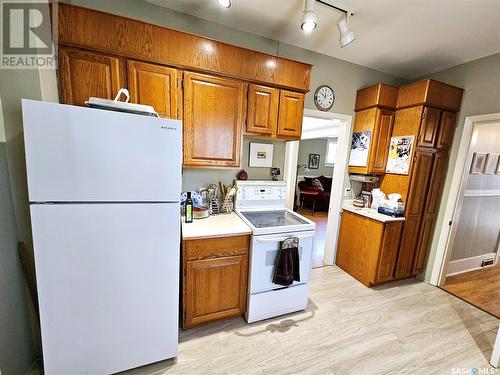 219 21St Street W, Prince Albert, SK - Indoor Photo Showing Kitchen