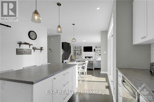 453 Central Park Boulevard, Prescott And Russell, ON - Indoor Photo Showing Kitchen