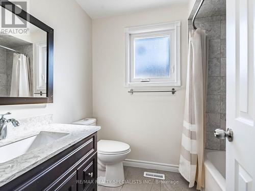 10 Aster Court, Brampton, ON - Indoor Photo Showing Bathroom