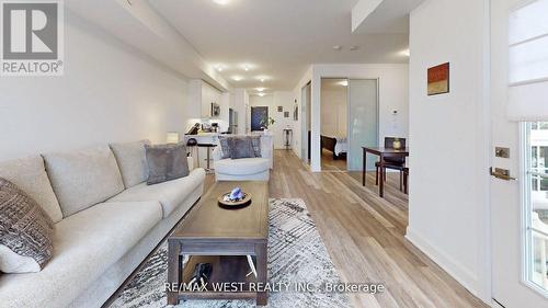 118 - 50 Lakebreeze Drive, Clarington, ON - Indoor Photo Showing Living Room