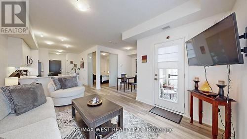 118 - 50 Lakebreeze Drive, Clarington, ON - Indoor Photo Showing Living Room