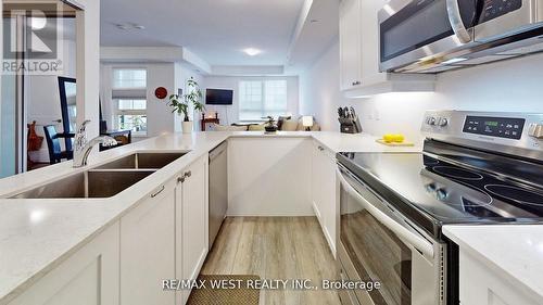 118 - 50 Lakebreeze Drive, Clarington, ON - Indoor Photo Showing Kitchen With Double Sink