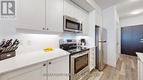 118 - 50 Lakebreeze Drive, Clarington, ON - Indoor Photo Showing Kitchen