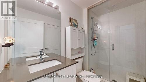 118 - 50 Lakebreeze Drive, Clarington, ON - Indoor Photo Showing Bathroom