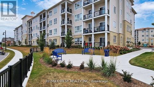 118 - 50 Lakebreeze Drive, Clarington, ON - Outdoor With Balcony With Facade