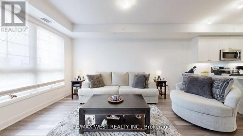 118 - 50 Lakebreeze Drive, Clarington, ON - Indoor Photo Showing Living Room