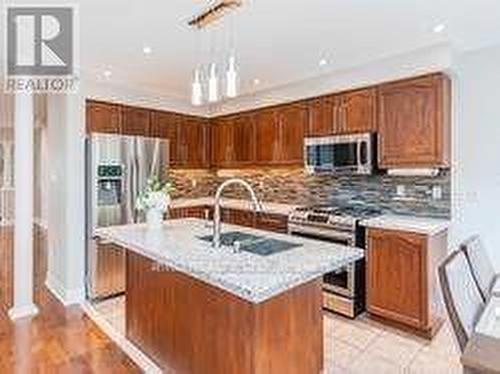 3274 Raindance Crescent, Mississauga, ON - Indoor Photo Showing Kitchen With Upgraded Kitchen