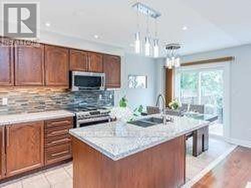 3274 Raindance Crescent, Mississauga, ON - Indoor Photo Showing Kitchen With Upgraded Kitchen