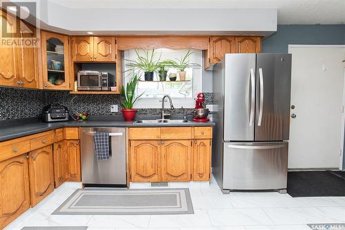 503 7Th Street E, Wynyard, SK - Indoor Photo Showing Kitchen With Double Sink