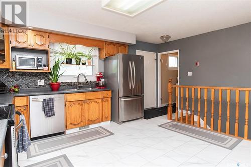 503 7Th Street E, Wynyard, SK - Indoor Photo Showing Kitchen With Double Sink