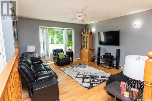 503 7Th Street E, Wynyard, SK - Indoor Photo Showing Living Room