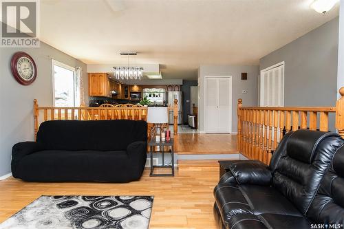 503 7Th Street E, Wynyard, SK - Indoor Photo Showing Living Room