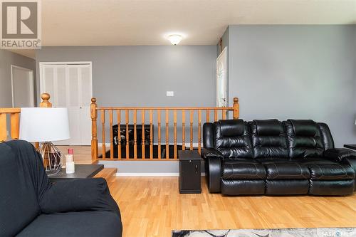 503 7Th Street E, Wynyard, SK - Indoor Photo Showing Living Room