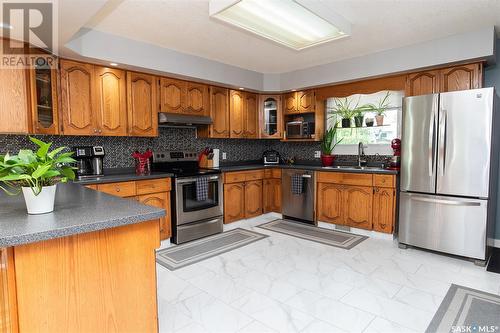 503 7Th Street E, Wynyard, SK - Indoor Photo Showing Kitchen