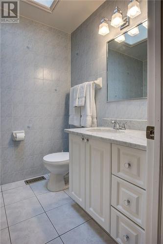 910 Corsi Hill, Greater Sudbury, ON - Indoor Photo Showing Bathroom