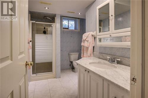 910 Corsi Hill, Greater Sudbury, ON - Indoor Photo Showing Bathroom