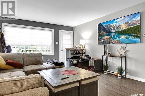 127 Mcintyre Street N, Regina, SK - Indoor Photo Showing Living Room