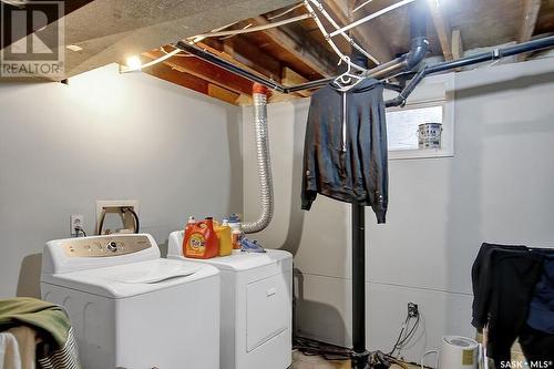 127 Mcintyre Street N, Regina, SK - Indoor Photo Showing Laundry Room