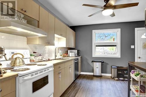 127 Mcintyre Street N, Regina, SK - Indoor Photo Showing Kitchen