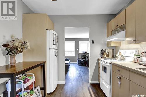 127 Mcintyre Street N, Regina, SK - Indoor Photo Showing Kitchen