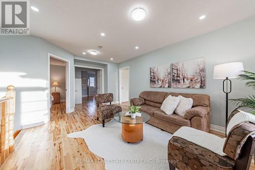 4264 Vivaldi Road E, Burlington, ON - Indoor Photo Showing Living Room