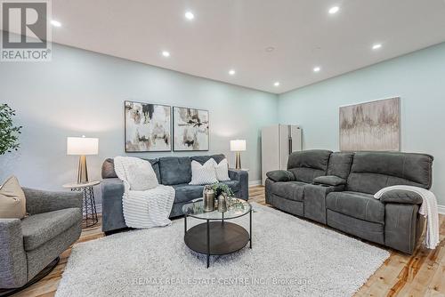 4264 Vivaldi Road E, Burlington, ON - Indoor Photo Showing Living Room