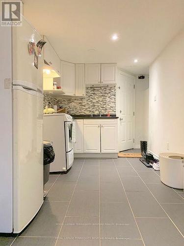 1-Lower - 19 Lewis Street, Toronto, ON - Indoor Photo Showing Kitchen