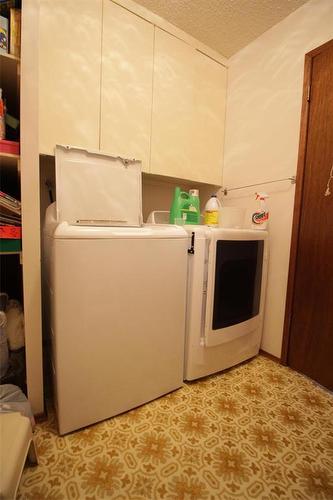 216 Grange Street, Elkhorn, MB - Indoor Photo Showing Laundry Room