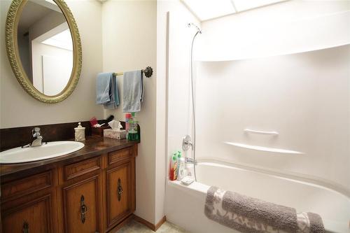 216 Grange Street, Elkhorn, MB - Indoor Photo Showing Bathroom