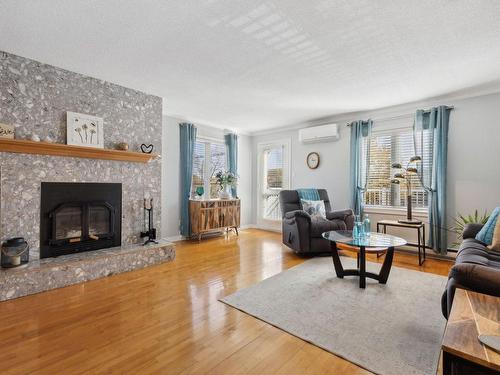 Living room - 2-431 Rue Jacques-Cartier, Gatineau (Gatineau), QC - Indoor Photo Showing Living Room With Fireplace