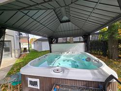 Hot tub - 