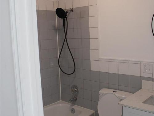 318 Bethune St, Thunder Bay, ON - Indoor Photo Showing Bathroom