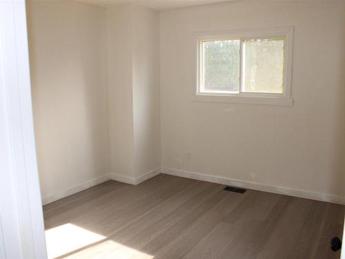 318 Bethune St, Thunder Bay, ON - Indoor Photo Showing Other Room