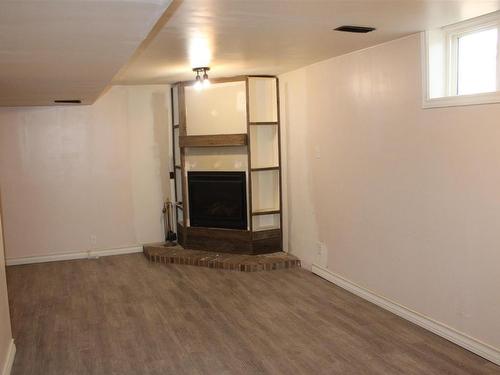 318 Bethune St, Thunder Bay, ON - Indoor Photo Showing Other Room With Fireplace