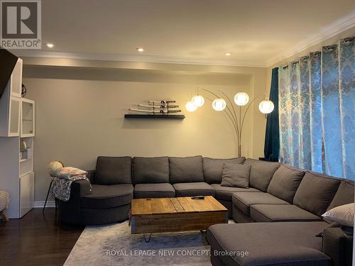 3092 Hibiscus Gardens, Oakville, ON - Indoor Photo Showing Living Room