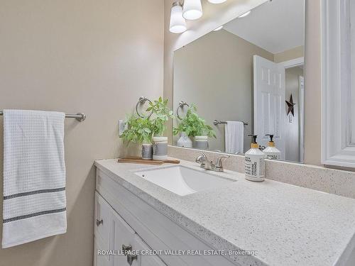 28 Kincaid Crt, Brampton, ON - Indoor Photo Showing Bathroom