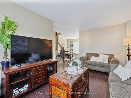 28 Kincaid Crt, Brampton, ON - Indoor Photo Showing Living Room